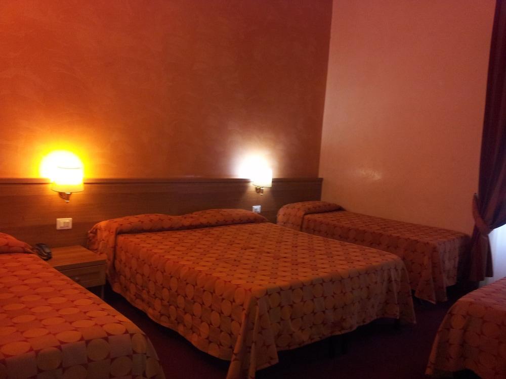 New Morpheus Rooms Rome Exterior photo